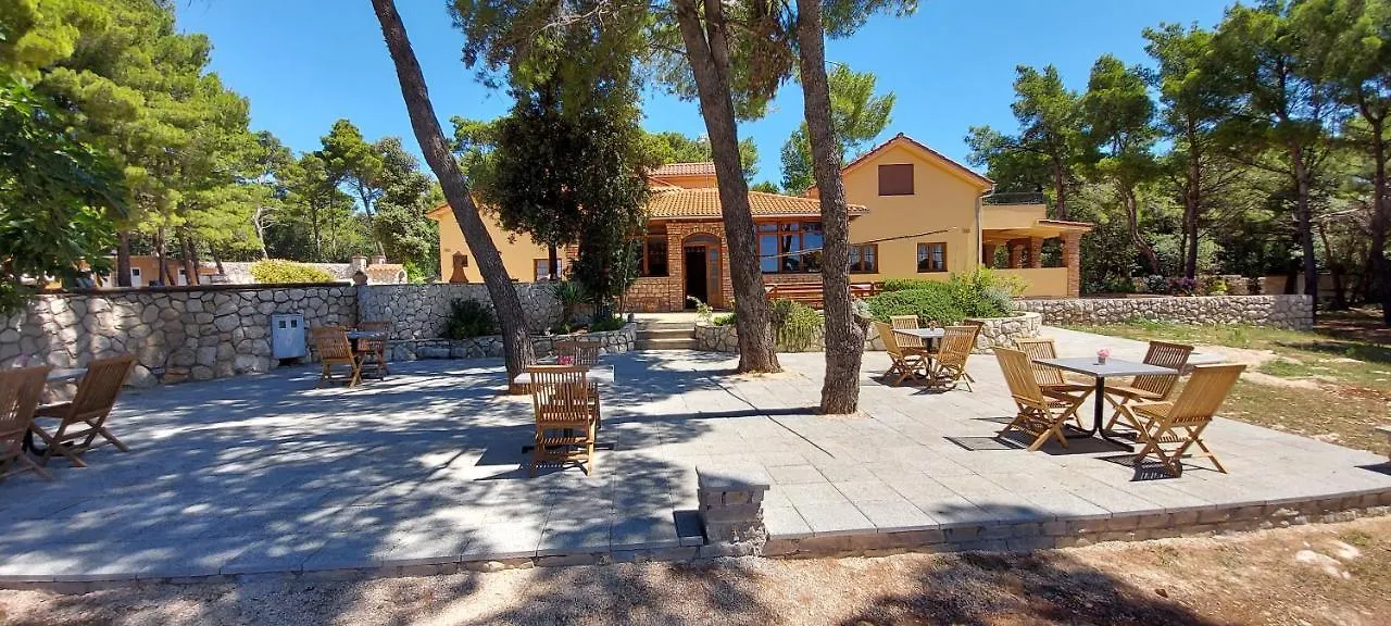 Kandarola Resort Kampor
