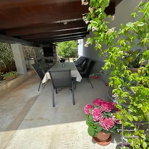 Varea Apartment Ližnjan